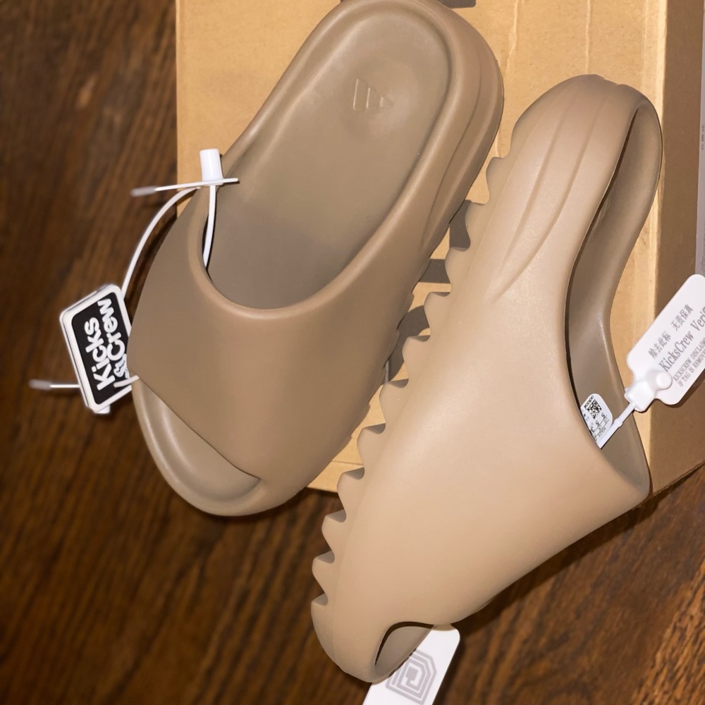 Yezzy Slides